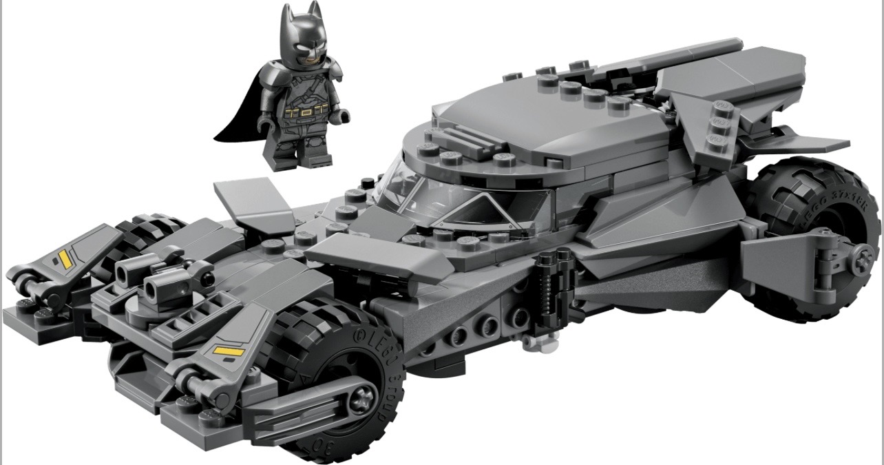 LEGO® Batman vs Superman Batmobile set (76331)